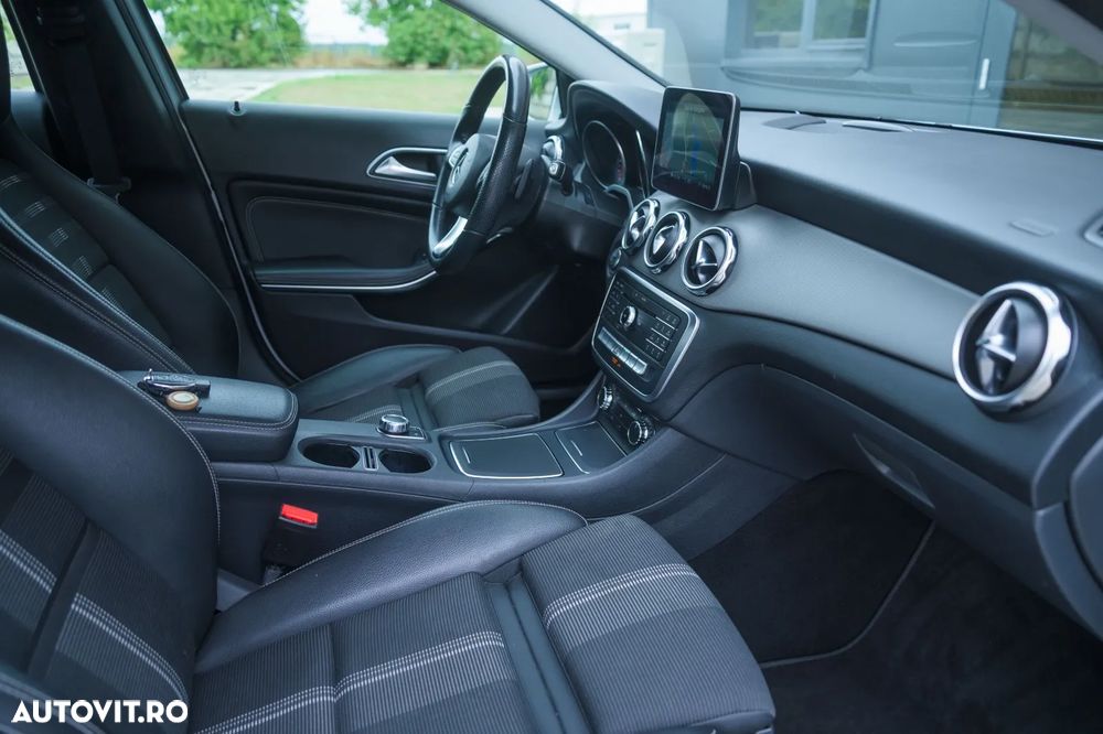 Mercedes-Benz GLA 200 7G-DCT SCORE! - 25