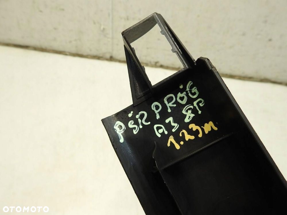 LISTWA NAKŁADKA PROGU PRAWA AUDI A3 8PA 8P4853906 - 2