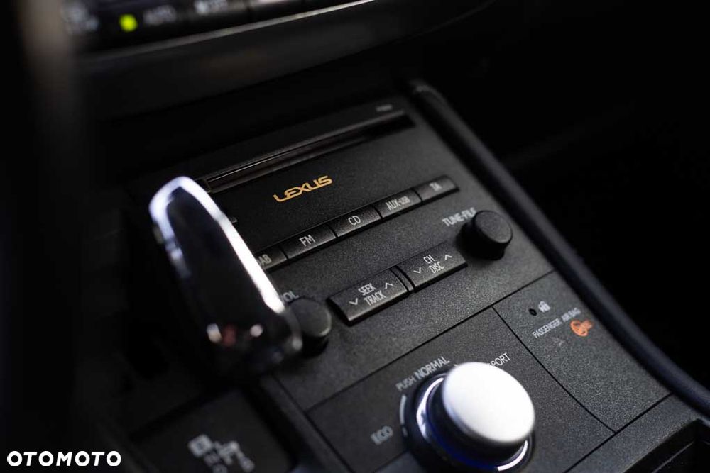 Lexus CT - 16