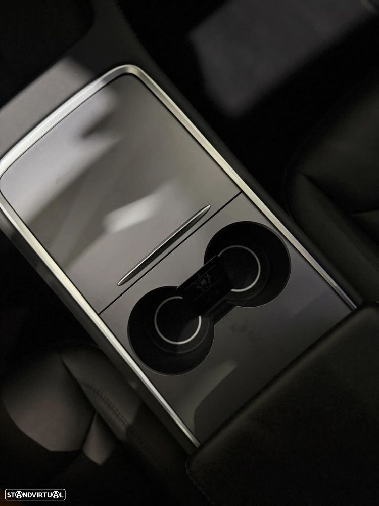 Tesla Model Y Long Range Dual Motor AWD - 31
