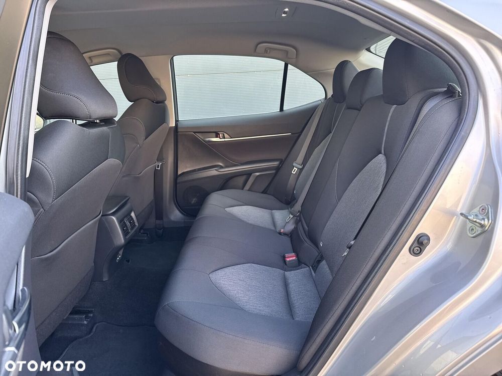 Toyota Camry 2.5 Hybrid Comfort CVT - 14