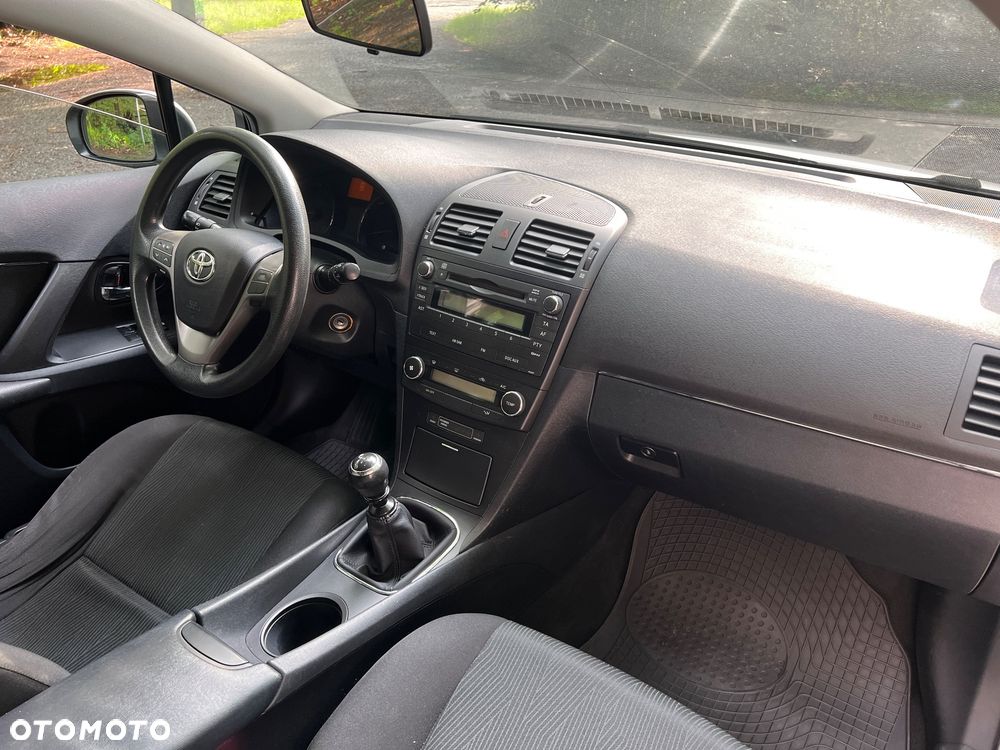 Toyota Avensis - 11
