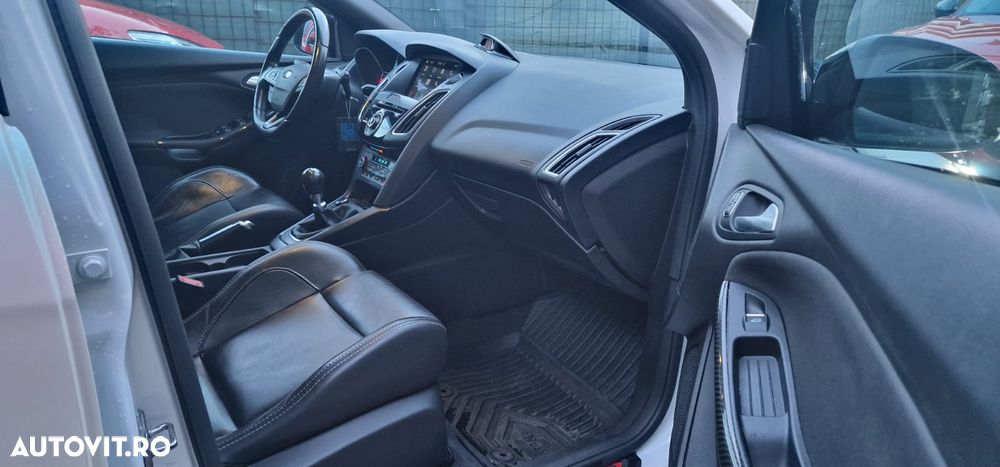 Ford Focus 2.0 EcoBoost ST mit Leder-Sport-Paket - 10