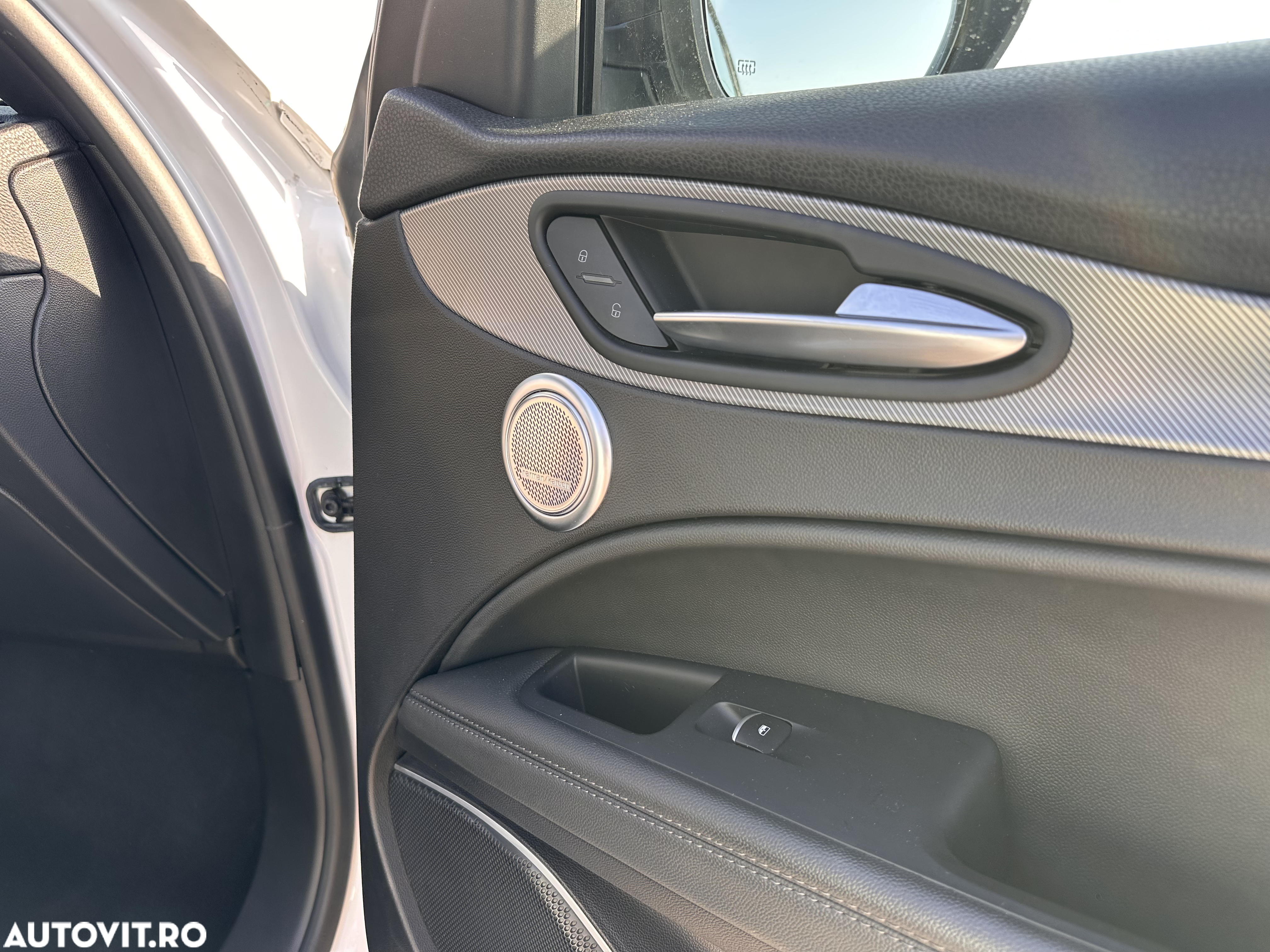 Alfa Romeo Stelvio 2.0 Turbo 16V AT8-Q4 Veloce Ti - 3