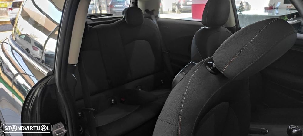 MINI 3 Portas One D - 23