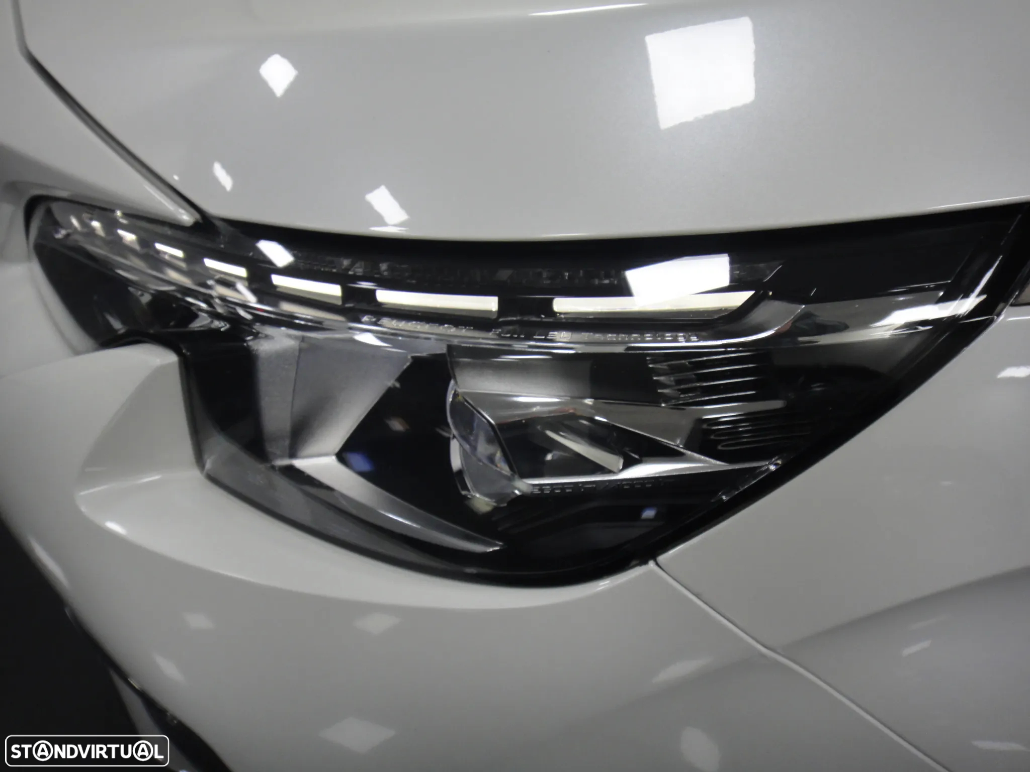 Peugeot 3008 1.2 PureTech Allure EAT8 - 11