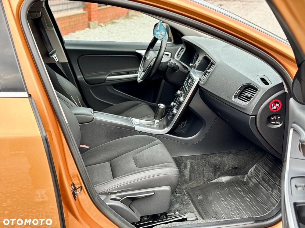 Volvo V60 D3 Geartronic Summum - 35