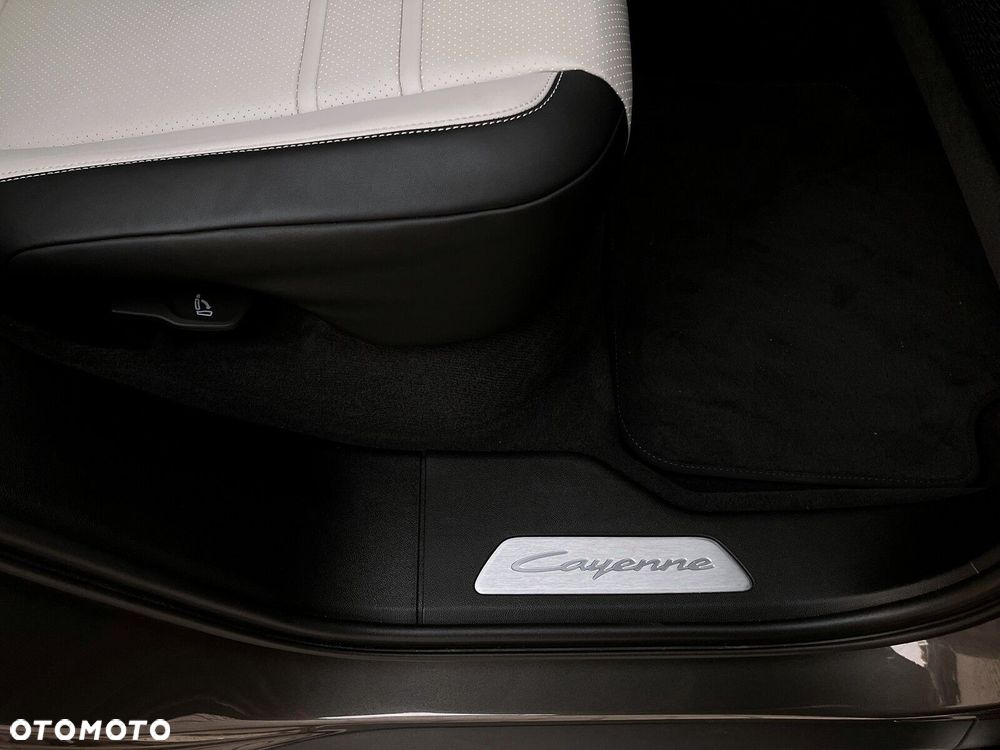 Porsche Cayenne - 29