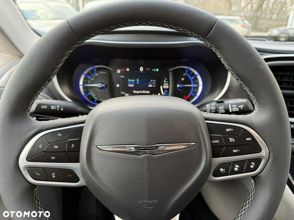 Chrysler Pacifica - 21