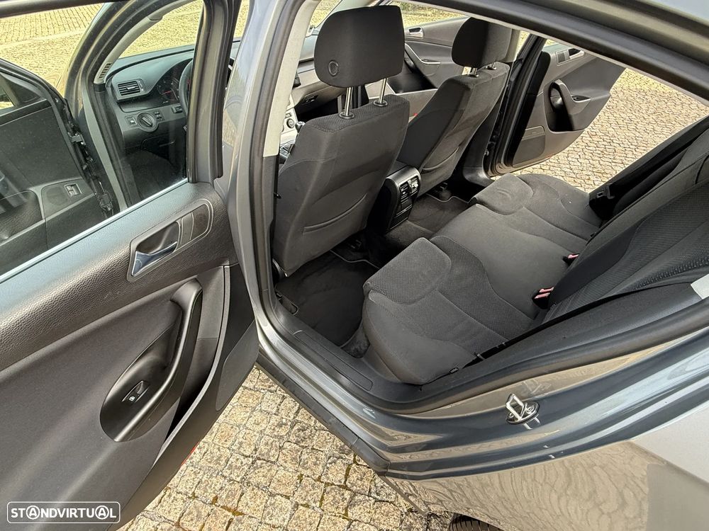 VW Passat 2.0 TDI Highline - 12