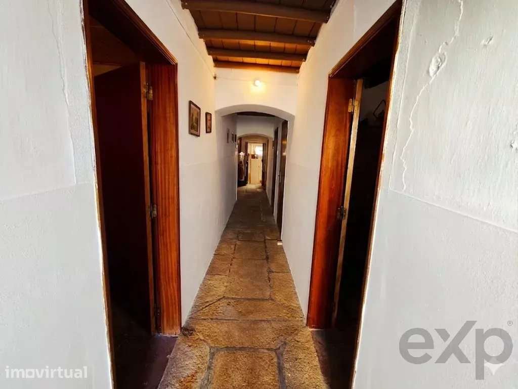Casa tradicional de 8 assoalhadas na Comenda, 243 m² - Grande imagem: 4/19