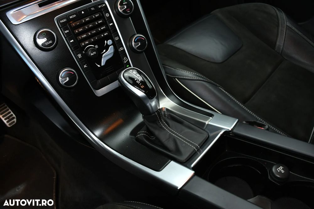 Volvo XC 60 D4AWD R-Design - 8