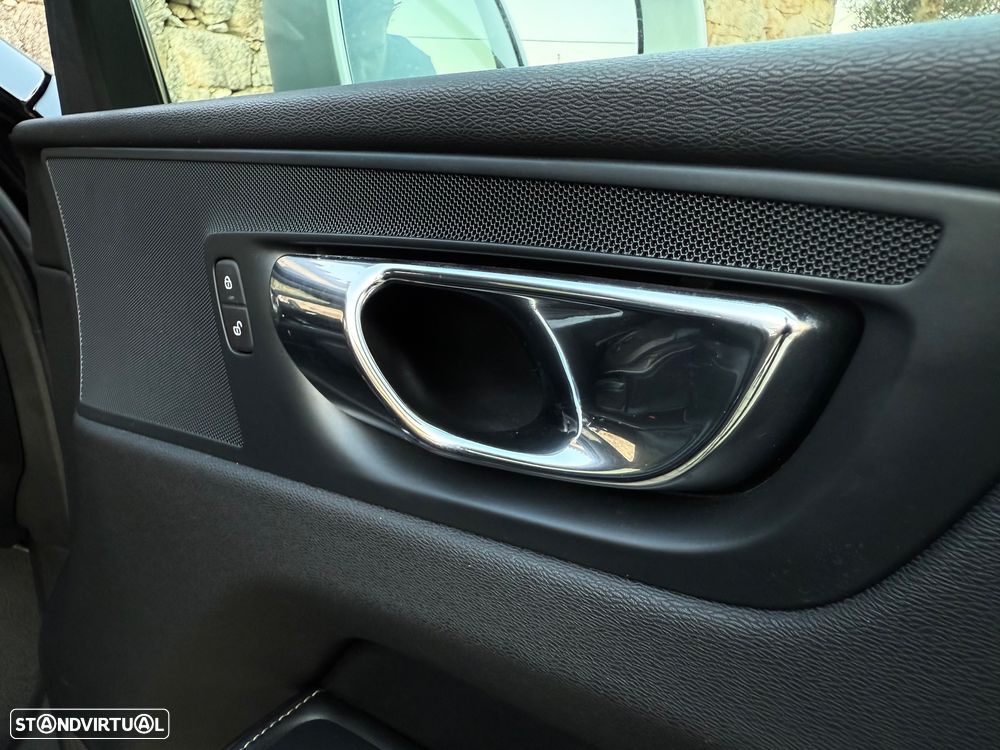 Volvo XC 60 2.0 D4 R-Design Geartronic - 44