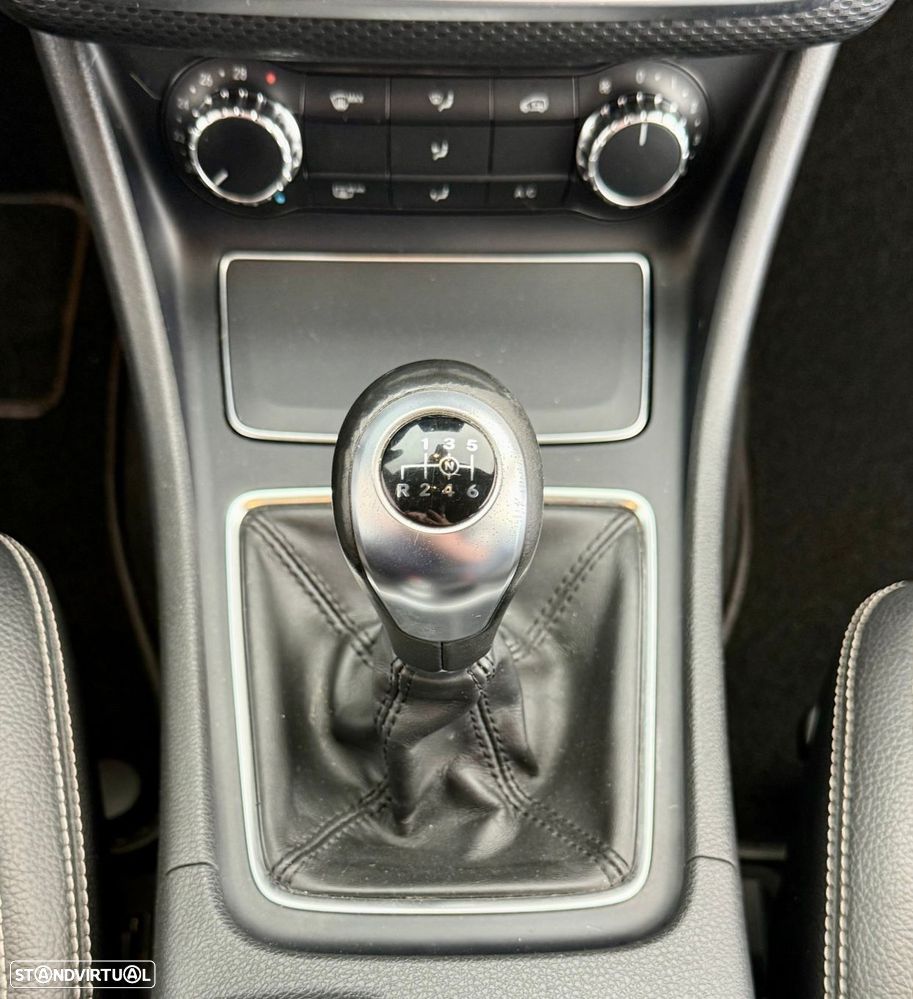 Mercedes-Benz A 180 d AMG Line - 13