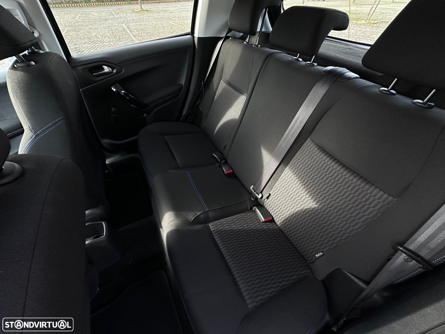 Peugeot 208 - 16