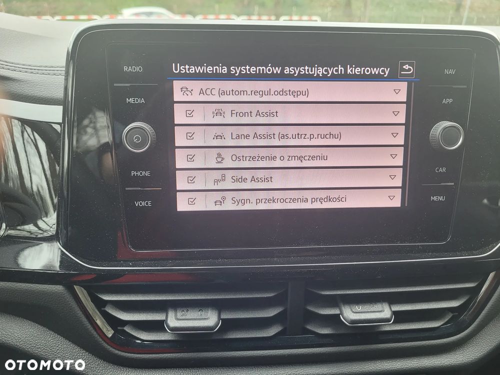 Volkswagen T-Roc - 16