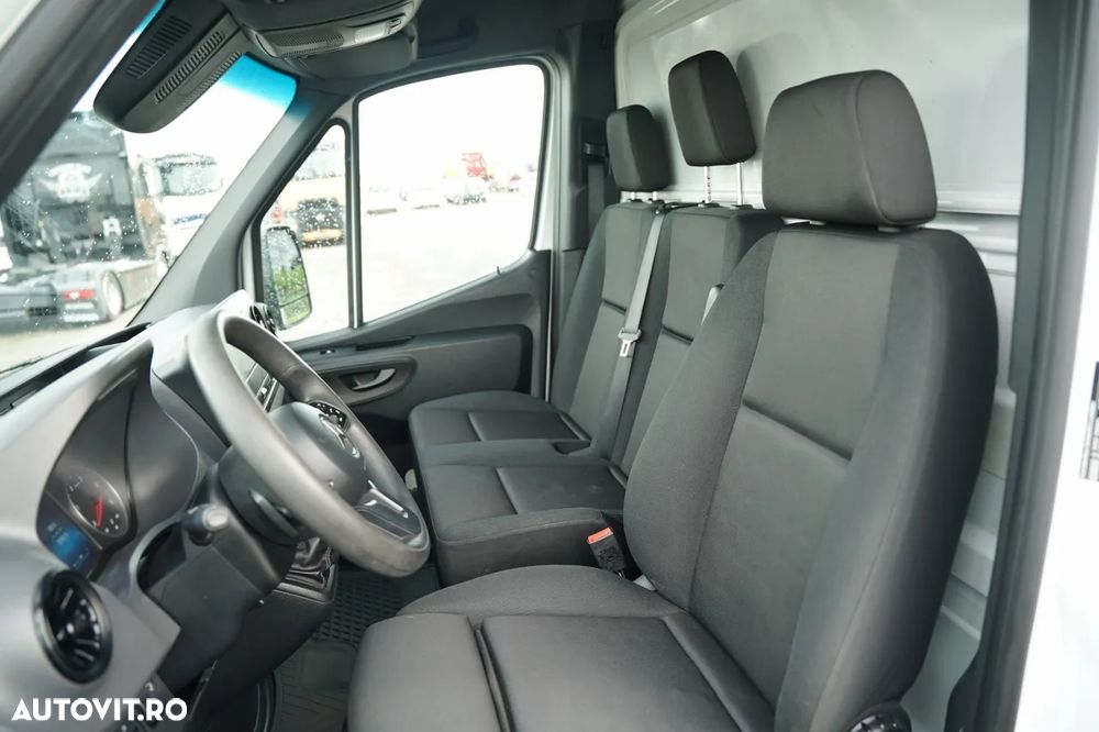 Mercedes-Benz SPRINTER / CAROSERIE TIP BOX - 4,3 M / LIFT HIDRAULIC DHOLLANDIA - 750 KG / ROȚI SPATE DUBLE / 3 LOCURI / IMPORT / EURO 6 - 26
