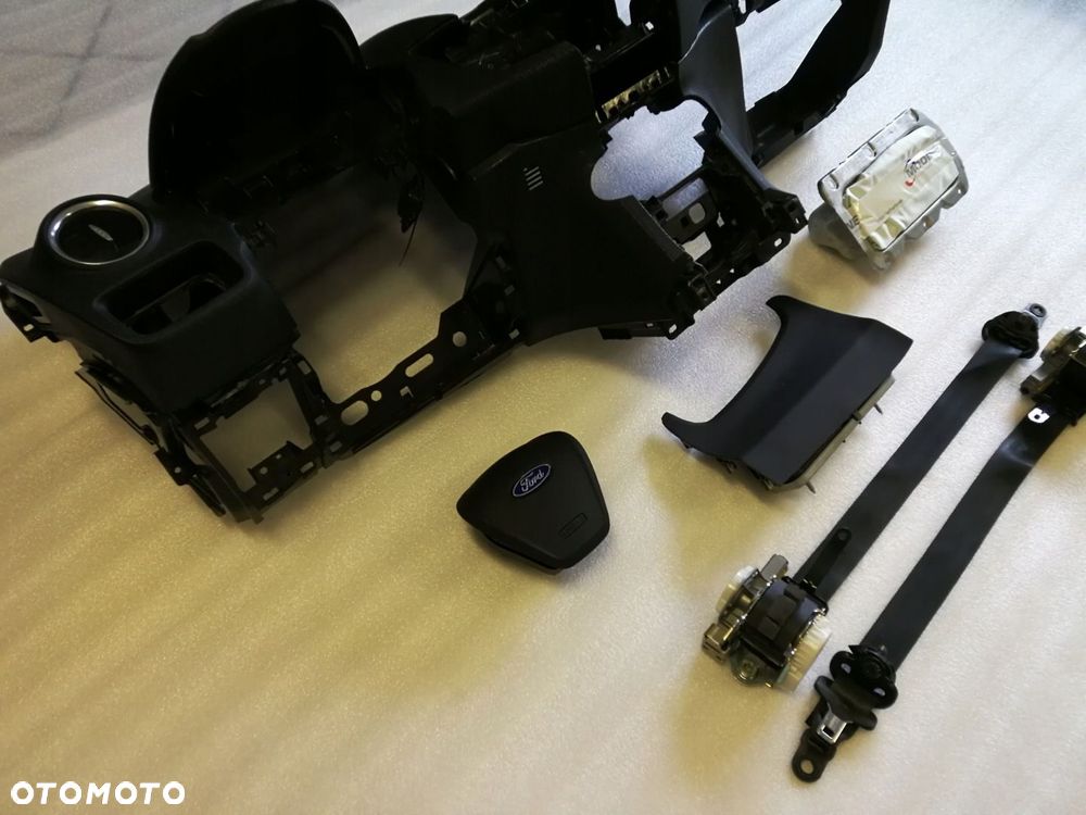 DESKA ROZDZIELCZA FORD FIESTA MK7 AIRBAG - 2