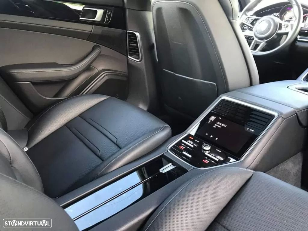 Porsche Panamera 4 S - 27