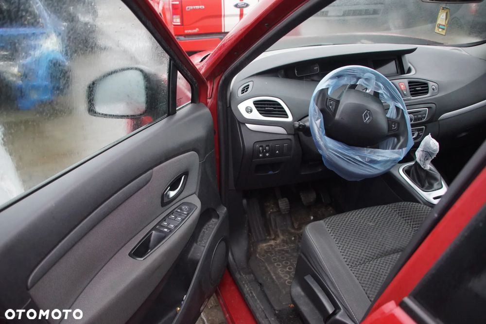 Auto na części - Renault Megane Scenic III 1.4 TCE 130 KM H4JA700 TENNJ 2011R Silnik Skrzynia Drzwi Klapa Zderzak Lampa Szyba Lusterko Klamka Deska Kokpit Sterownik Moduł Czujnik Licznik Wyświetlacz Kierownica Panel - 9