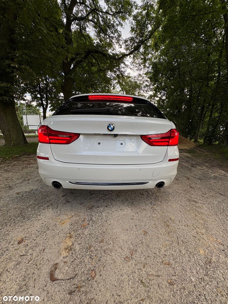 BMW Seria 5 520d Sport Line - 9