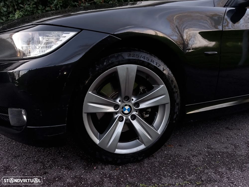 BMW 320 d Navigation Sport - 33