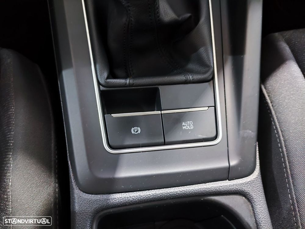 VW Golf 2.0 TDI Life - 24