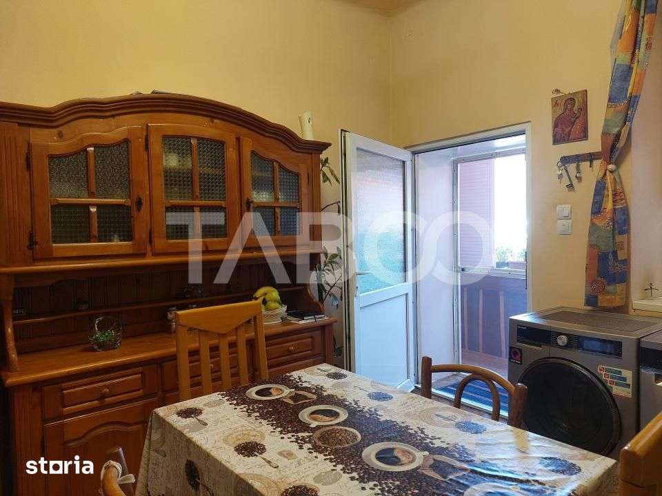Apartament spatios la casa 97 mpu 3 camere 20 mp gradina pivnita — fotografia 3