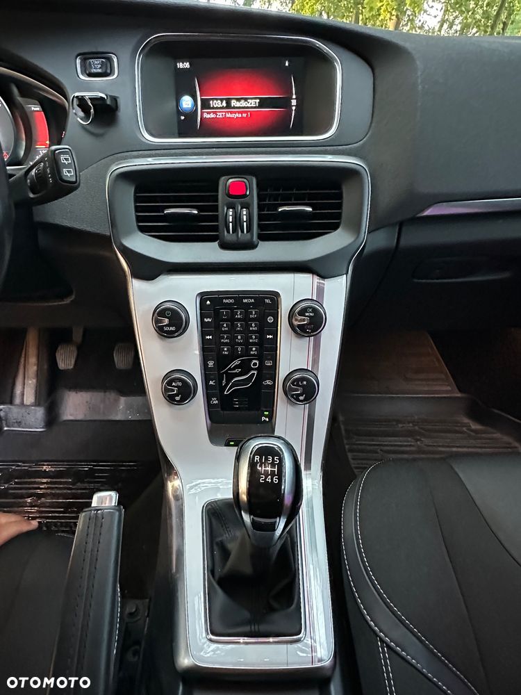 Volvo V40 T3 R-Design Momentum - 5