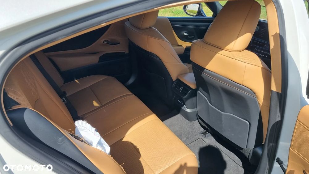 Lexus ES 300h Prestige - 24