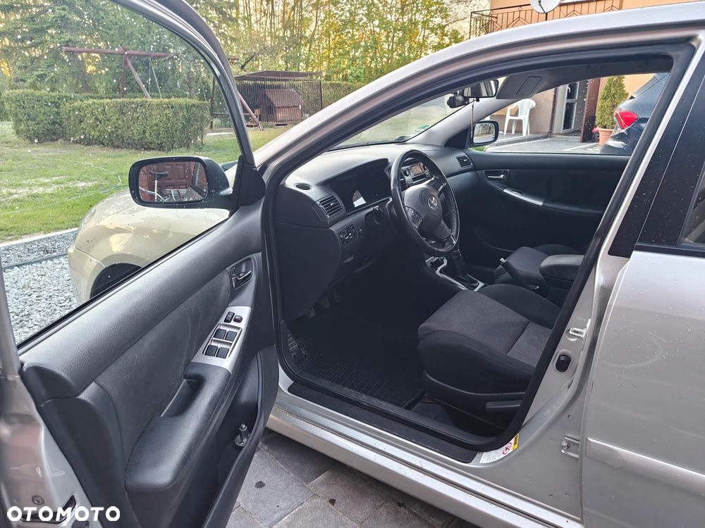 Toyota Corolla 1.6 VVT-i Sol (air6) - 8