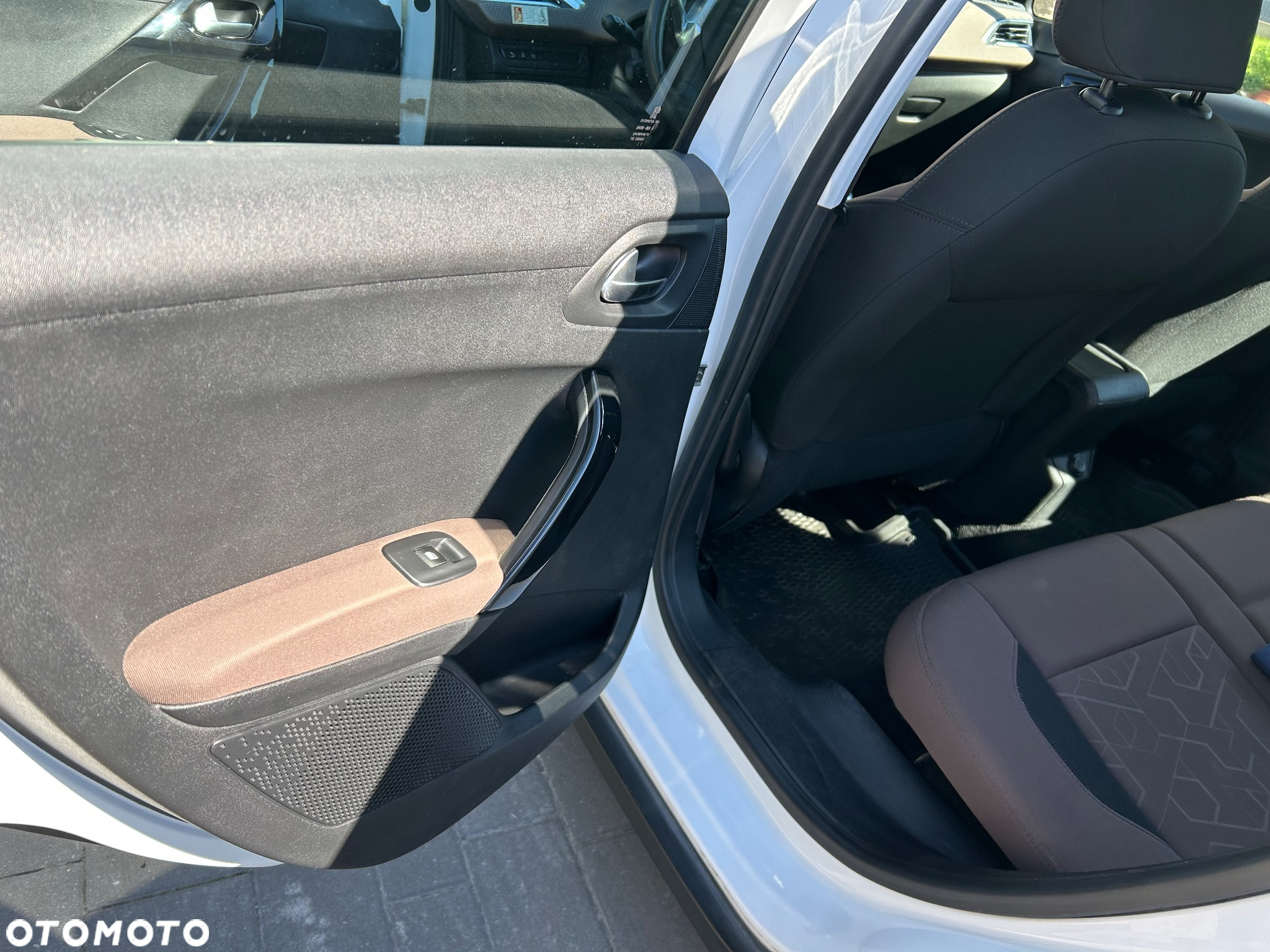 Peugeot 2008 - 9
