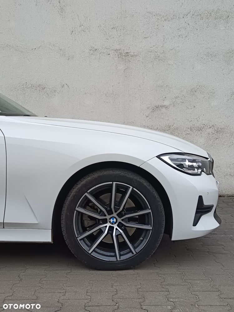 BMW Seria 3 330i xDrive Sport Line - 7