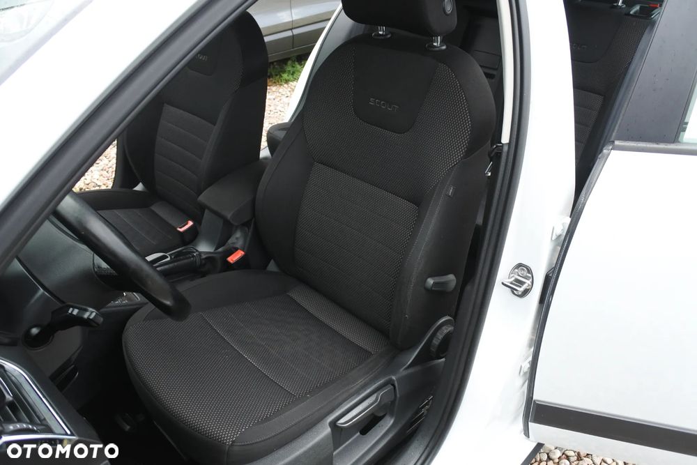 Skoda Octavia Scout 2.0 TDI 4x4 DSG - 11