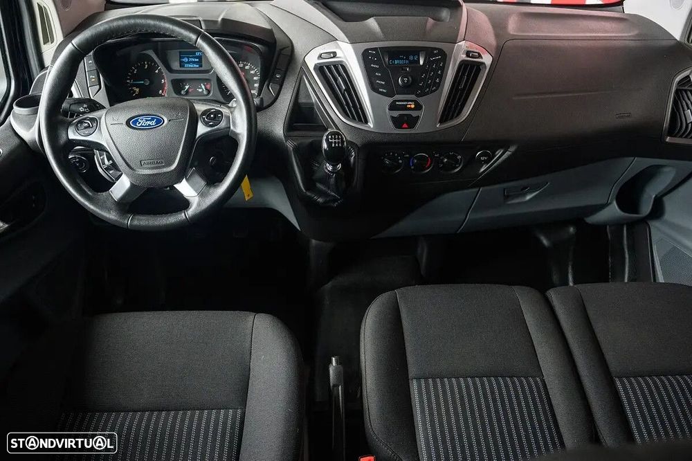 Ford Transit Custom Adaptada p/ 3 cadeiras de rodas - 43