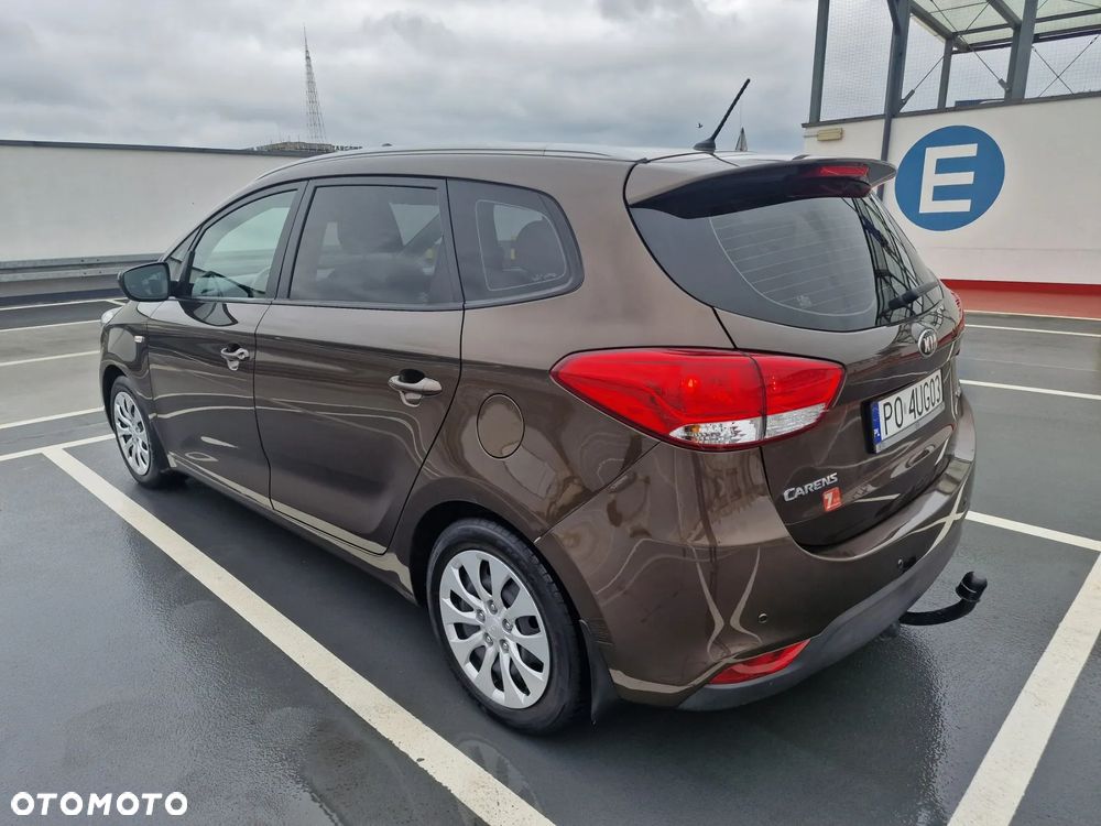 Kia Carens - 5