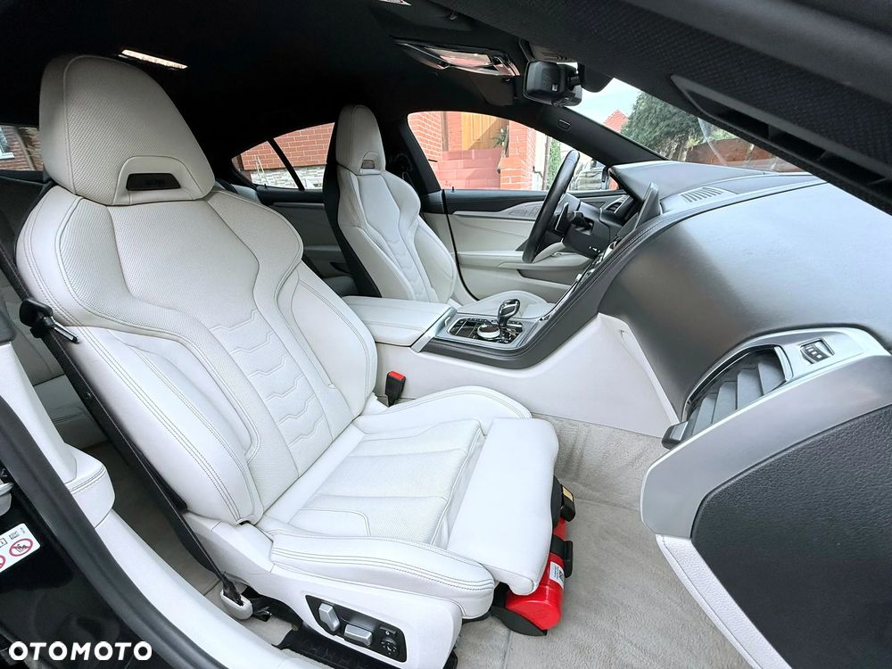 BMW Seria 8 - 22