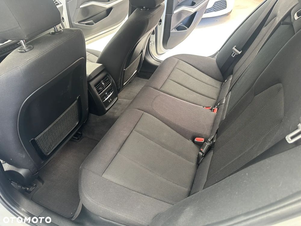 BMW Seria 3 318d - 11