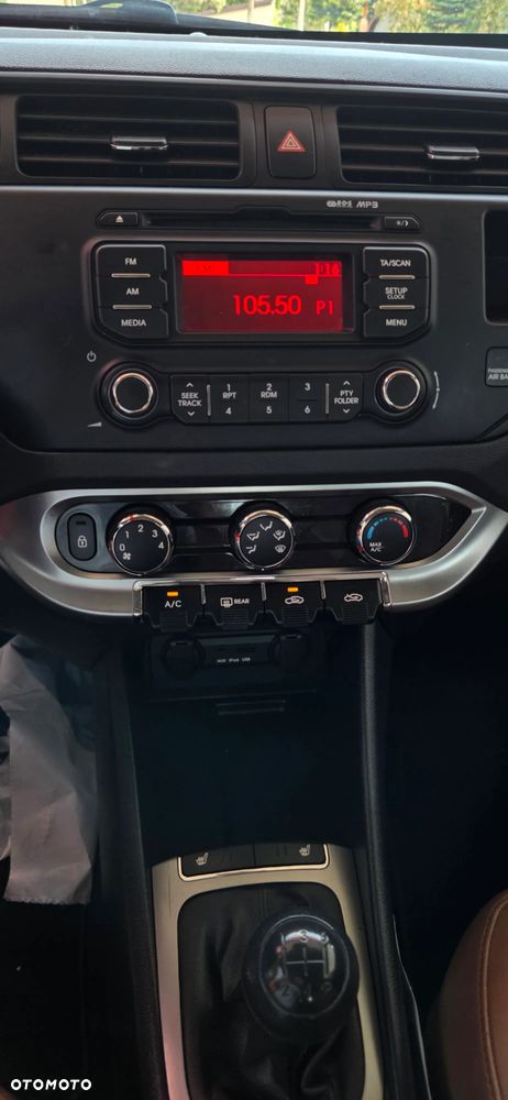 Kia Rio 1.2 Fifa World Cup Edition - 29