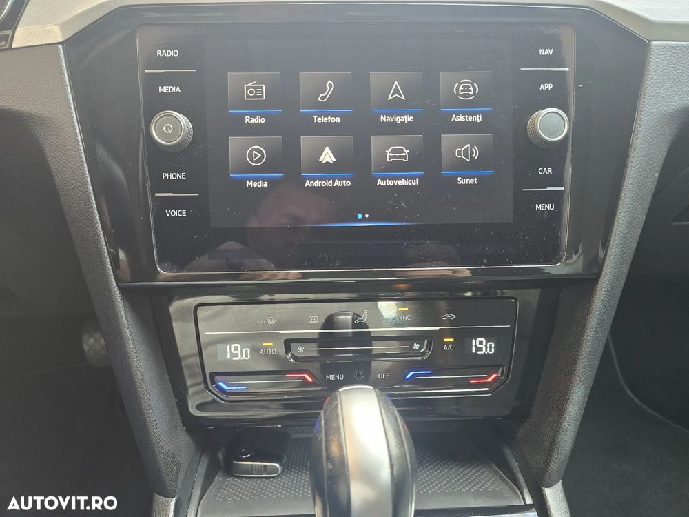 VOLKSWAGEN Passat 2023 — imagine 14
