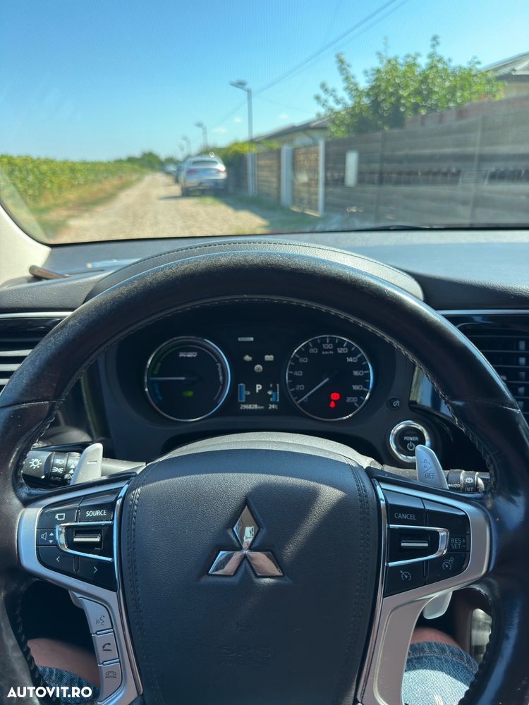 Mitsubishi Outlander 2.0 4WD Plus - 2