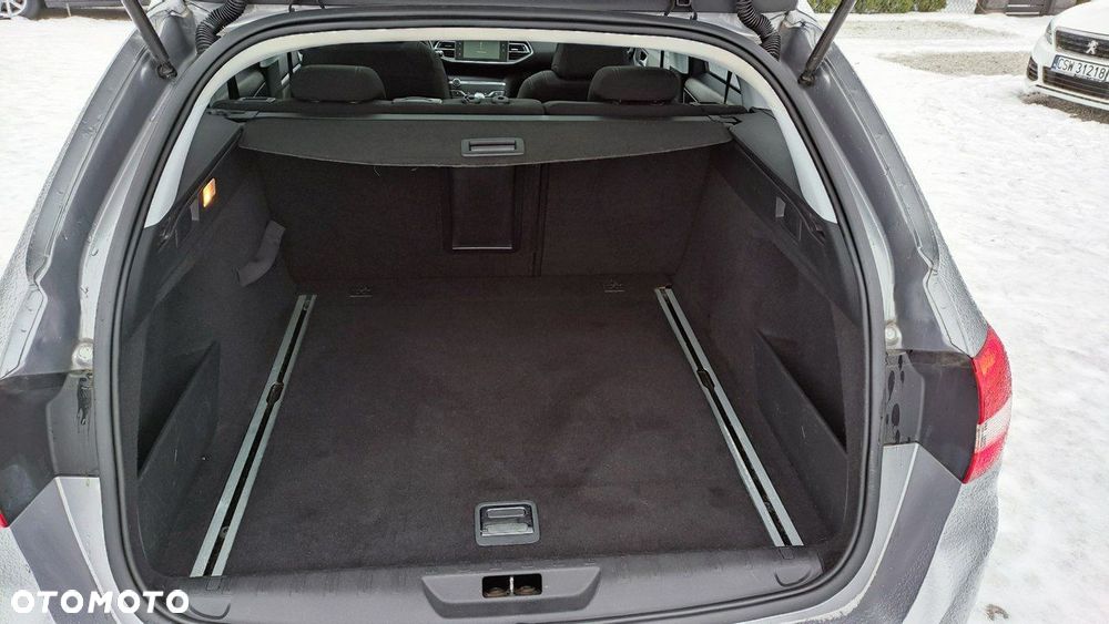 Peugeot 308 - 8