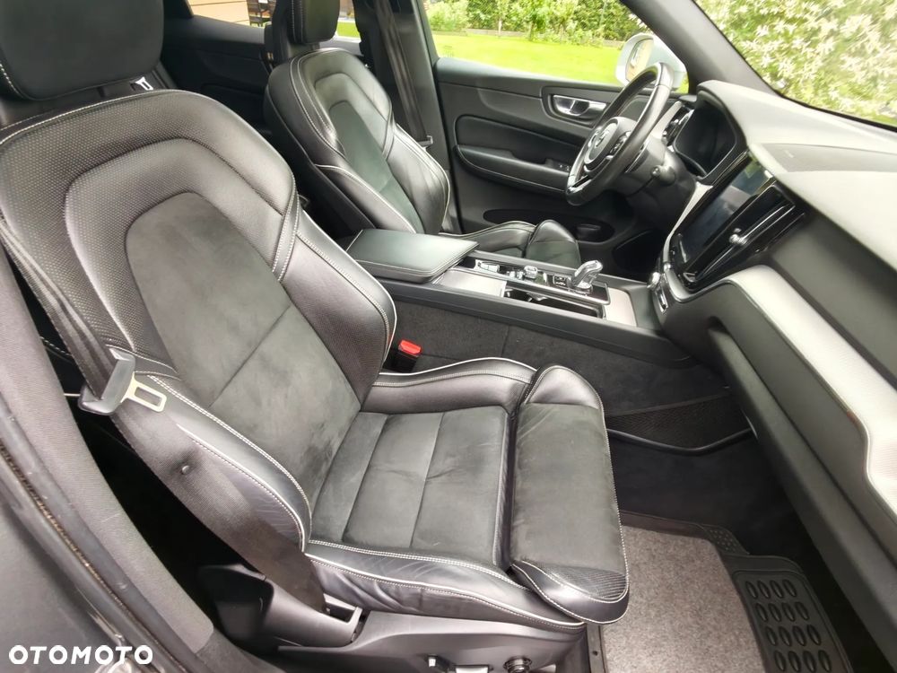 Volvo XC 60 T8 AWD Recharge Geartronic RDesign Expression - 30