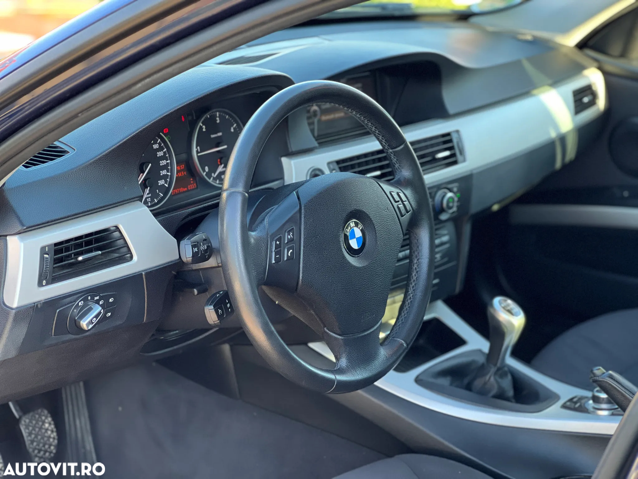 BMW Seria 3 320d DPF Touring - 8