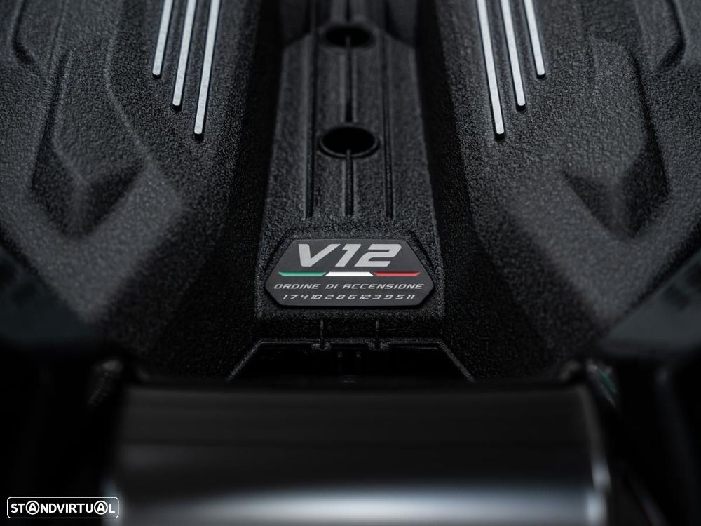 Lamborghini Revuelto - 15