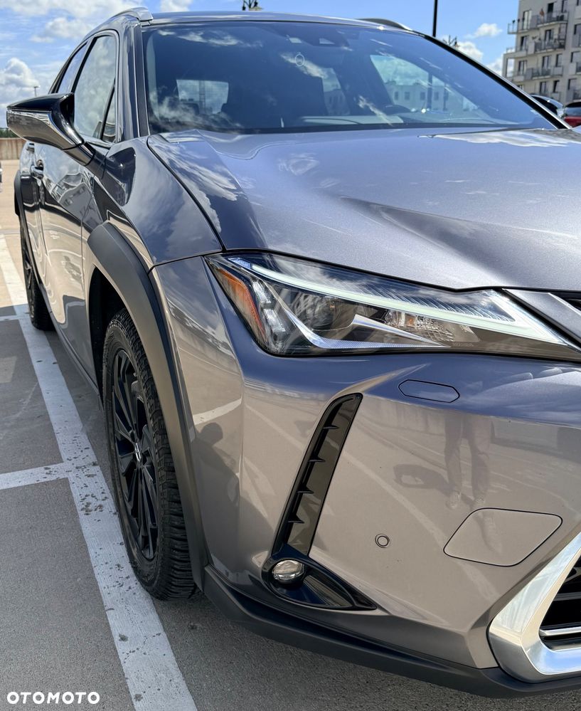 Lexus UX - 35