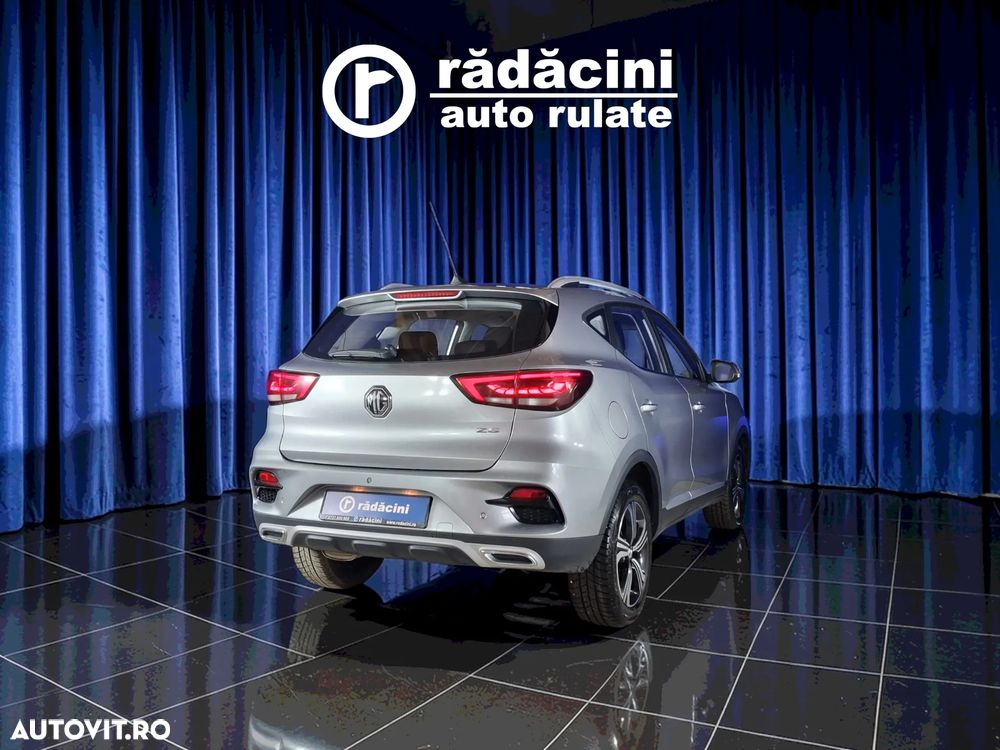 MG ZS - 8