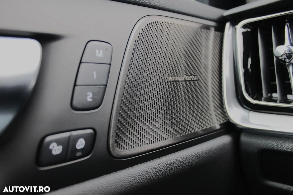 Volvo V60 B4 B DKG Plus Dark - 16