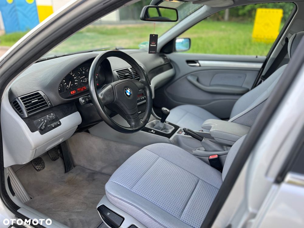 BMW Seria 3 320i - 9