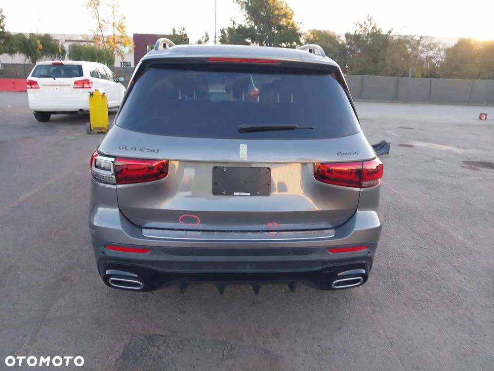 Mercedes-Benz GLB 250 4Matic 8G-DCT AMG Line - 8
